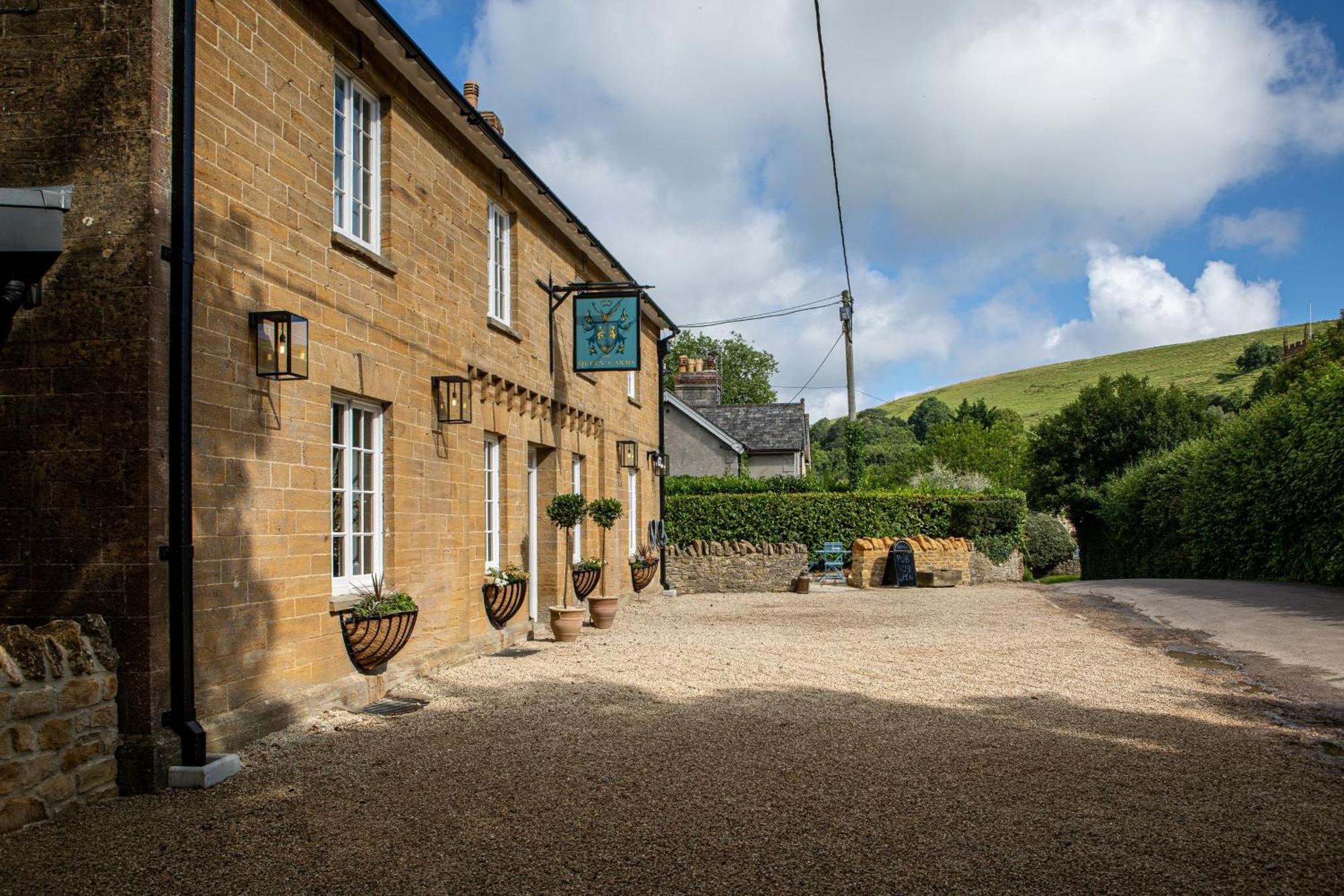 The Queens Arms